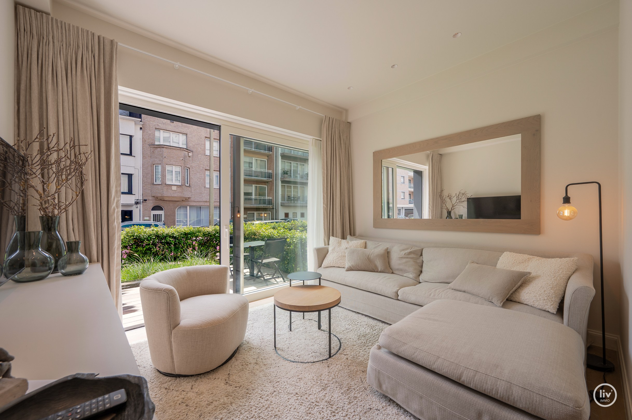 Gezellig gelijkvloersappartement met tof terras gelegen op de Leopoldlaan te Knokke. 