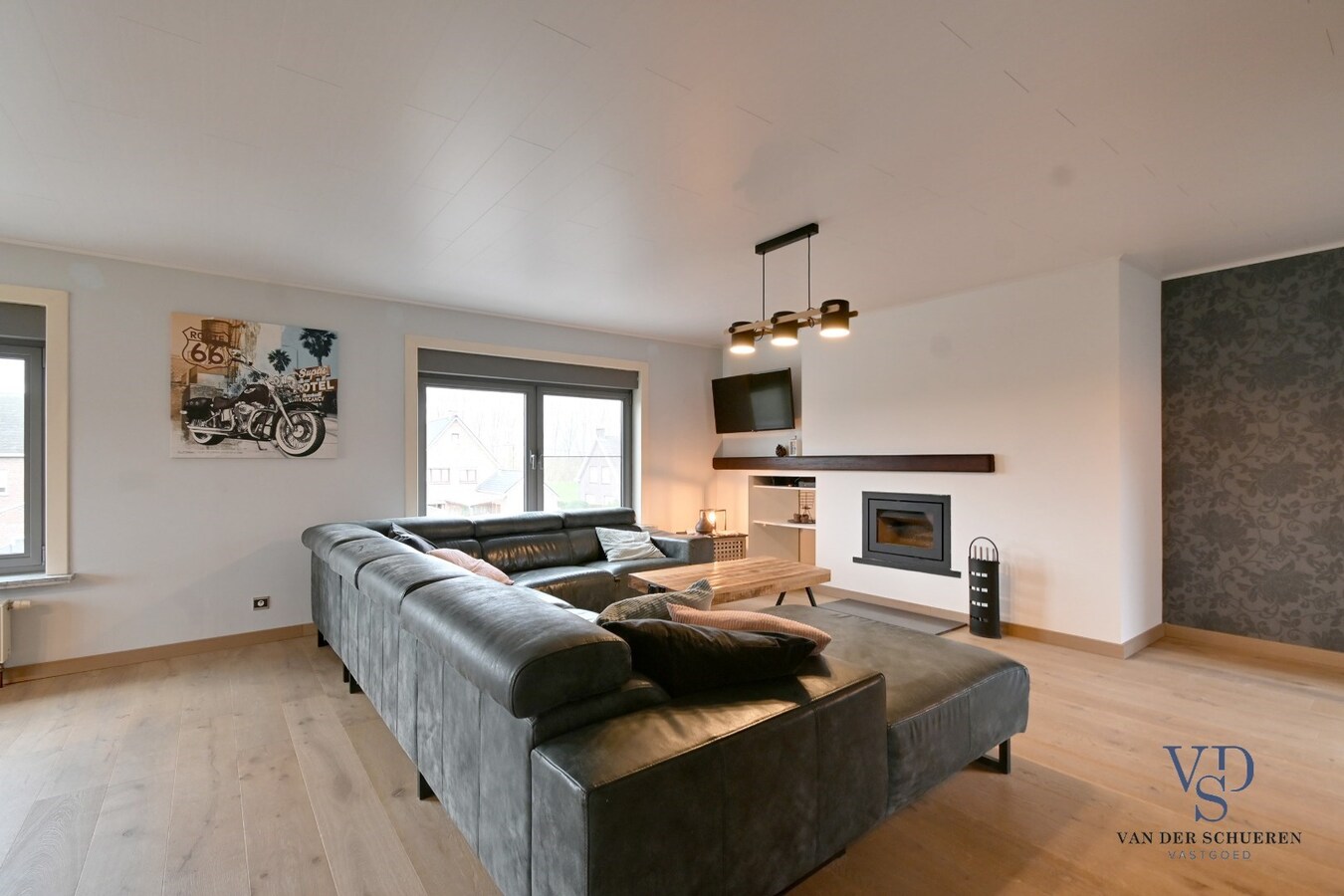 Bijzonder degelijke, instapklare ruime eigendom 