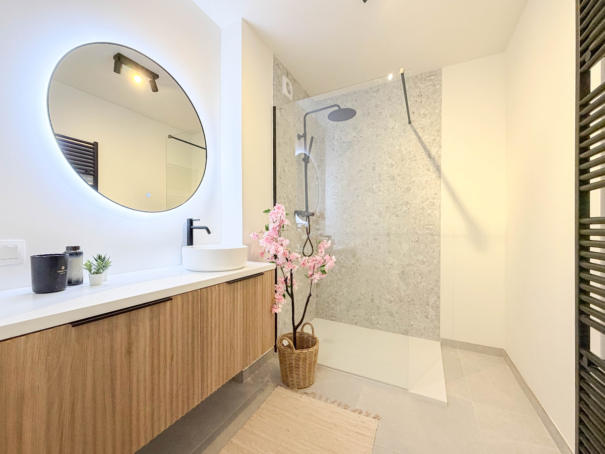 Stijlvol gerenoveerd 3-slaapkamerappartement van 128 m² met garage op topligging in Kortrijk *** NONO INSPIRED *** 