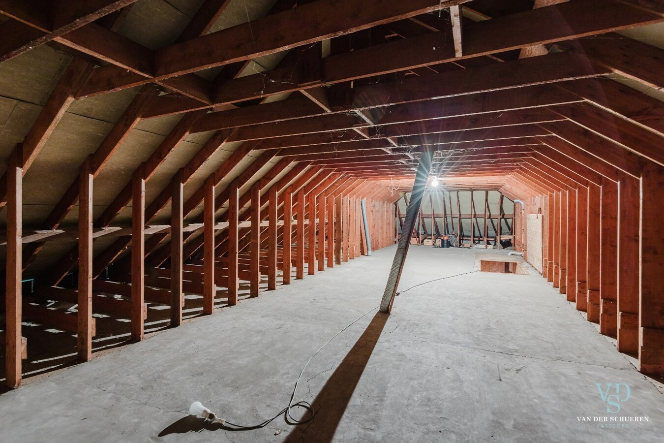 Gelijkvloerse villa.    Op 1 km van de Schelde. 