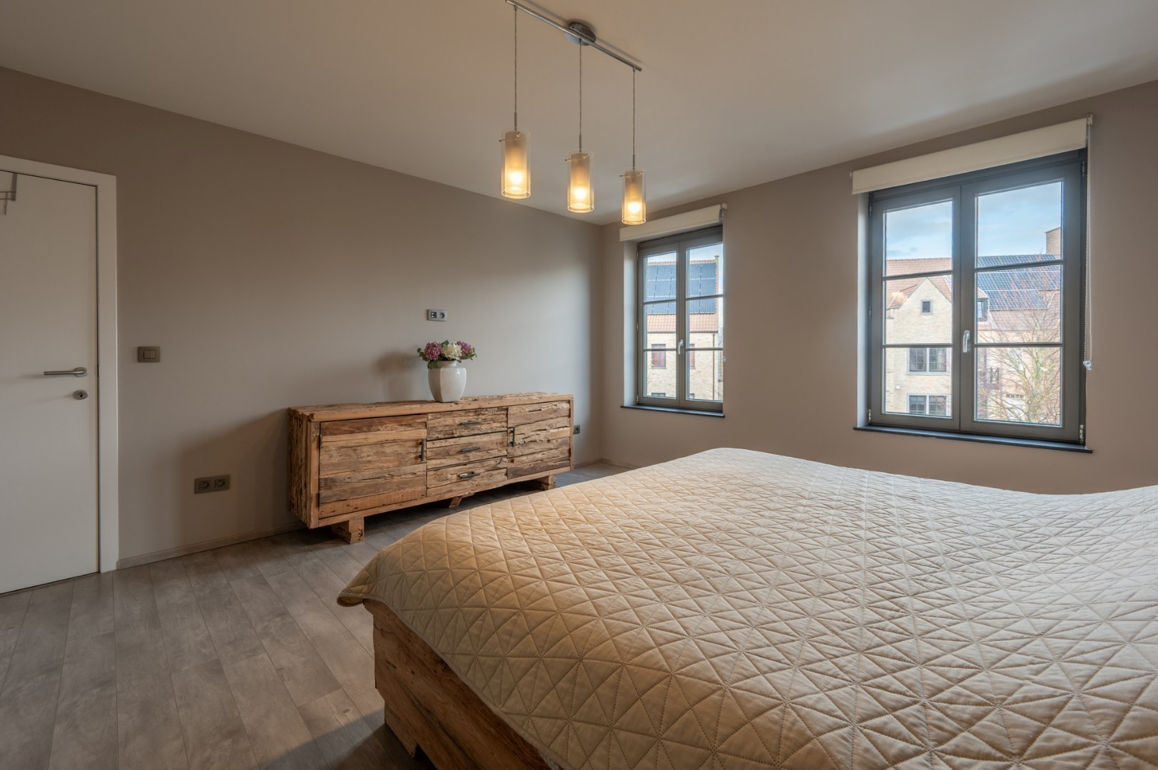 Prachtige en zéér ruime woning met kwaliteitsvolle afwerking 
