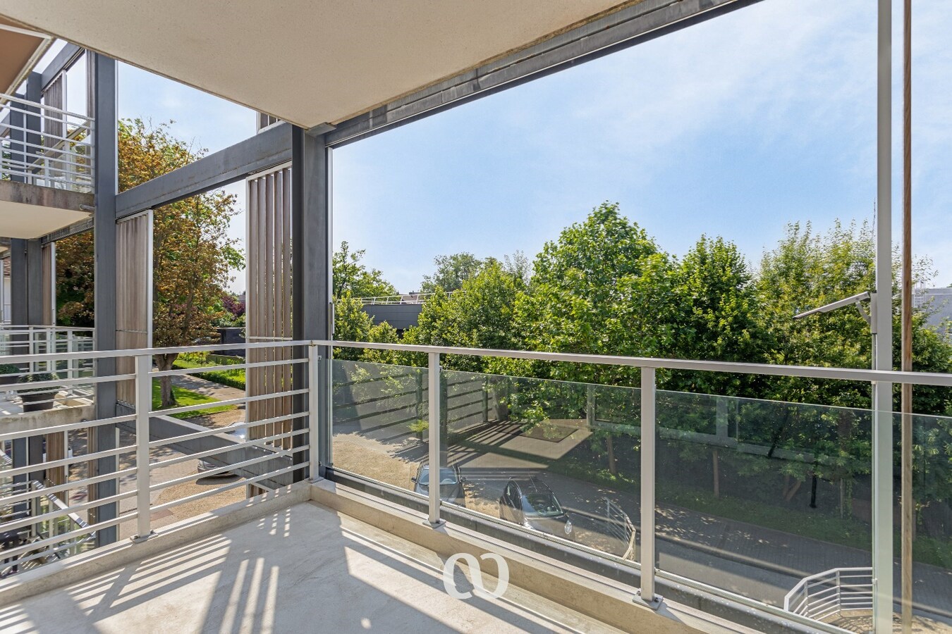 Top gelegen één slaapkamer appartement met leuk terras 