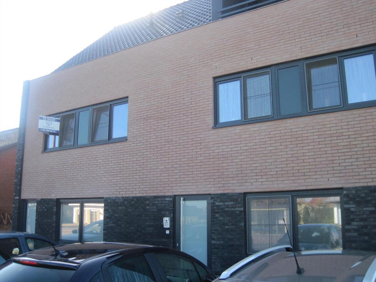 Ruim 2-slp-appartement met groot zonneterras én garage. Geen vaste kosten ! 