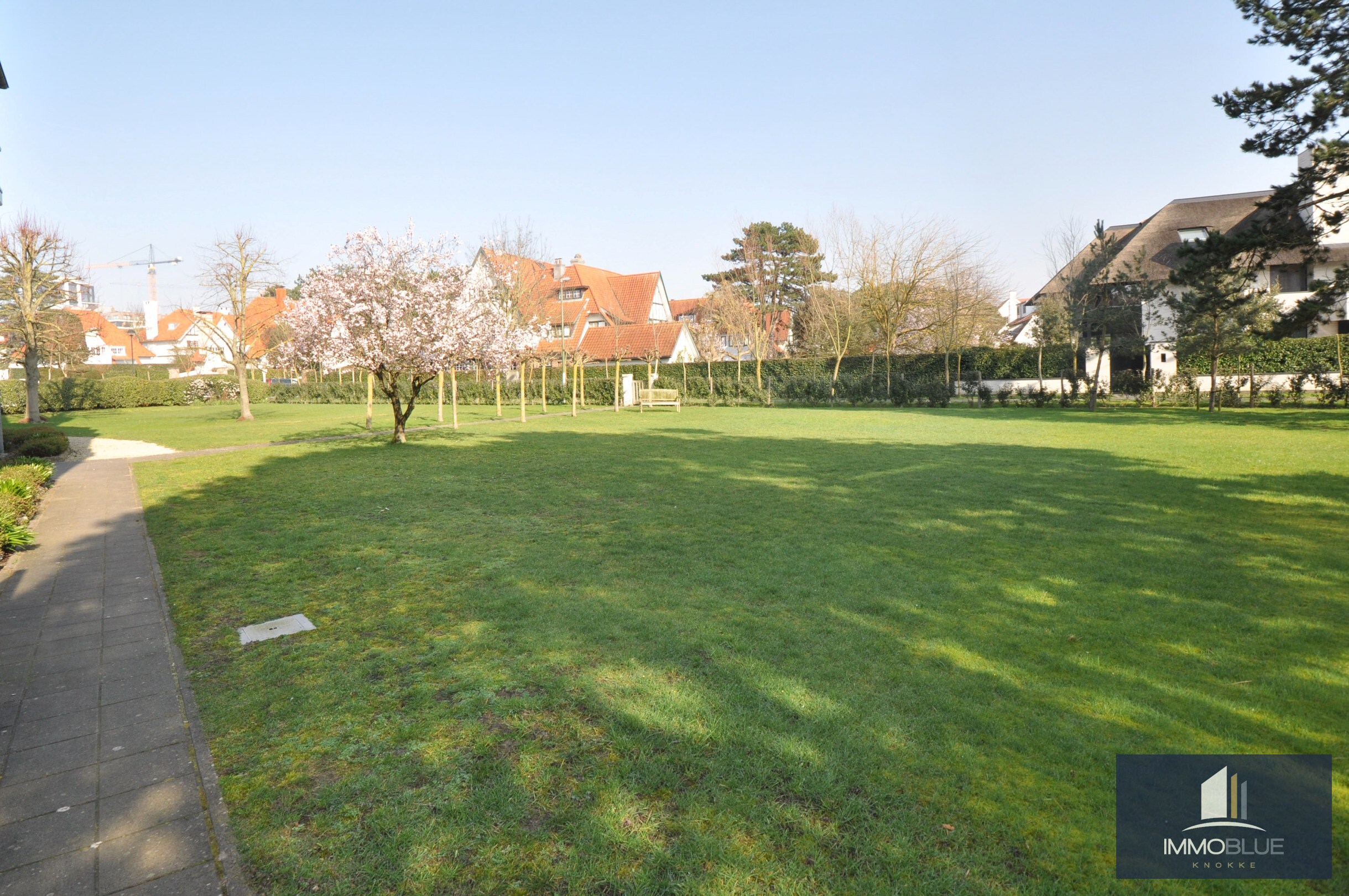 Appartement plein de charme situé dans une résidence emblématique à quelques pas de la place Albert. 