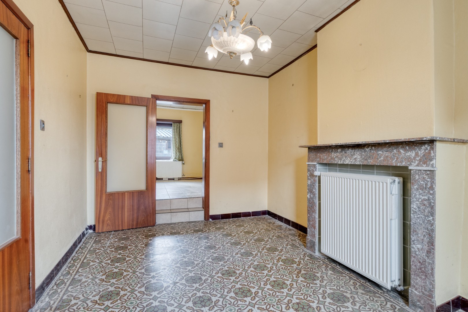 Mogelijkheid om te splitsen in 2 woningen - Half open bebouwing (hoeve) met 5 slaapkamers, tuin, terras en zeer ruime garage in Oorbeek (Tienen)! – EPC 730 kWh/m² - bewoonbare opp. 195 m² 