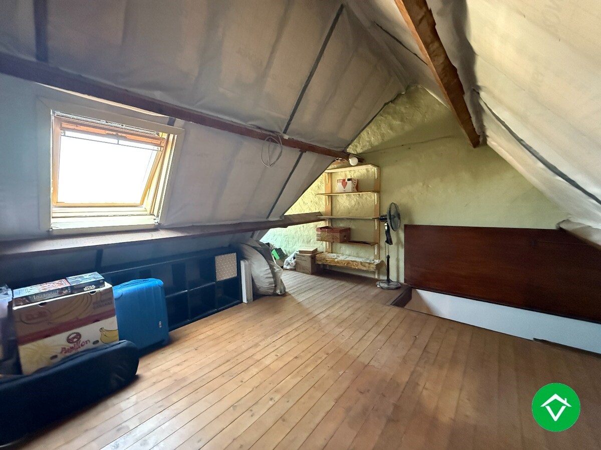 Charmante woning met twee slaapkamers, diepe tuin en ruime garage 