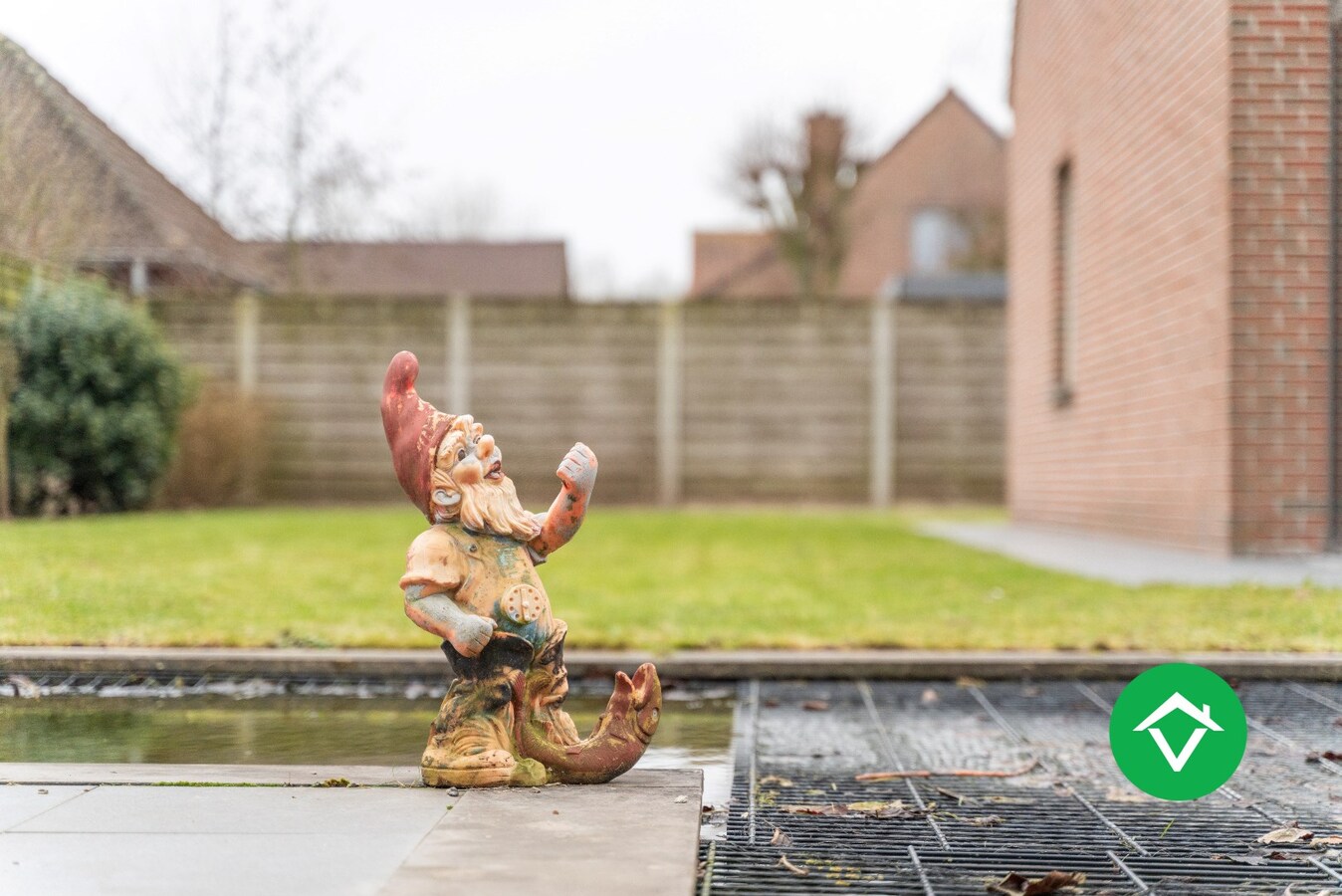 Ruime alleenstaande woning met 3 slaapkamers, tuin en garage te Roeselare 