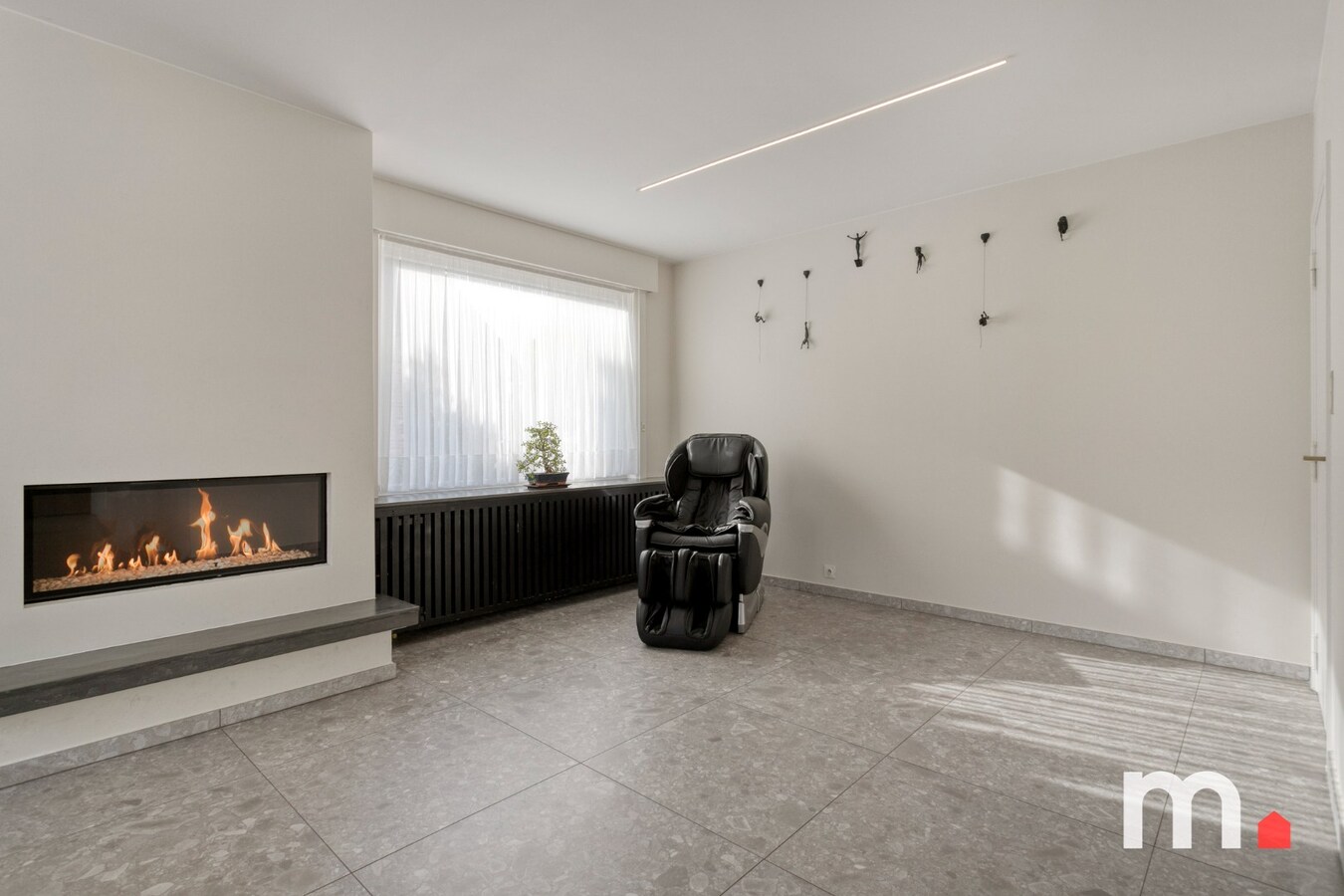 Unieke Villa te Roeselare met Zwembad en 5 slaapkamers op 987m² ! 