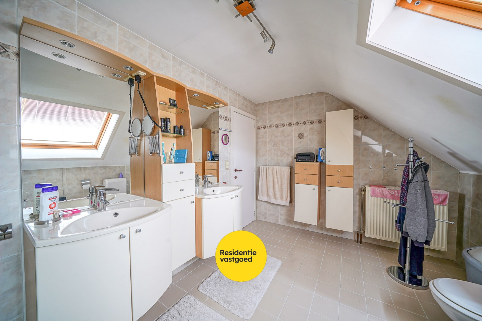 Vrijstaande ruime woning in rustige residentiële wijk in Oudenburg 