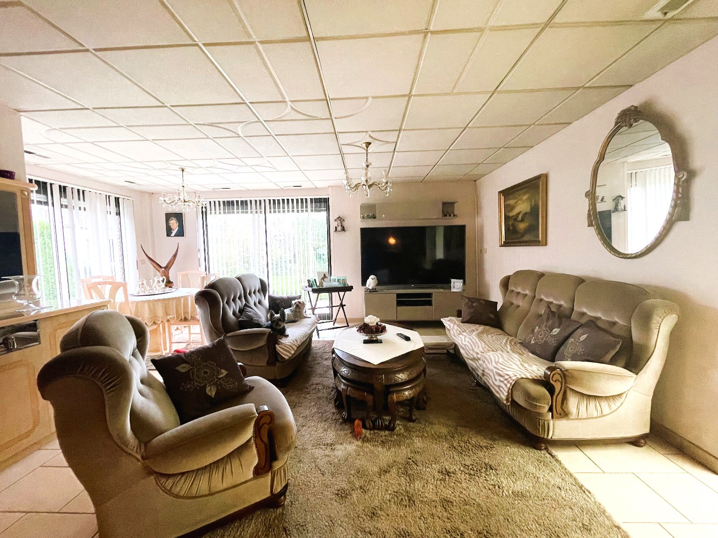 Woning met ruim magazijn op 2266 m² 