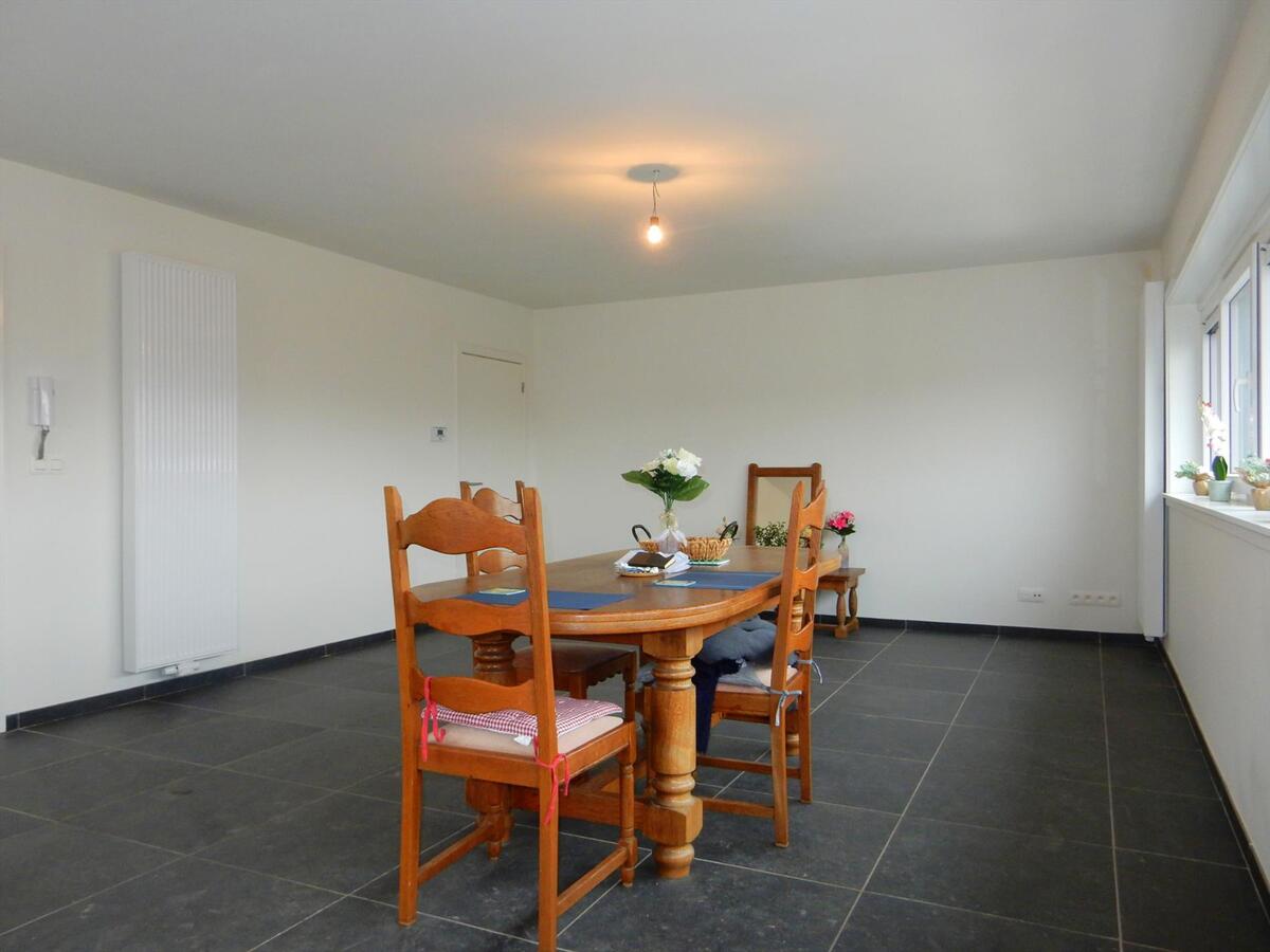 Vernieuwd appartement met 2 slaapkamers 