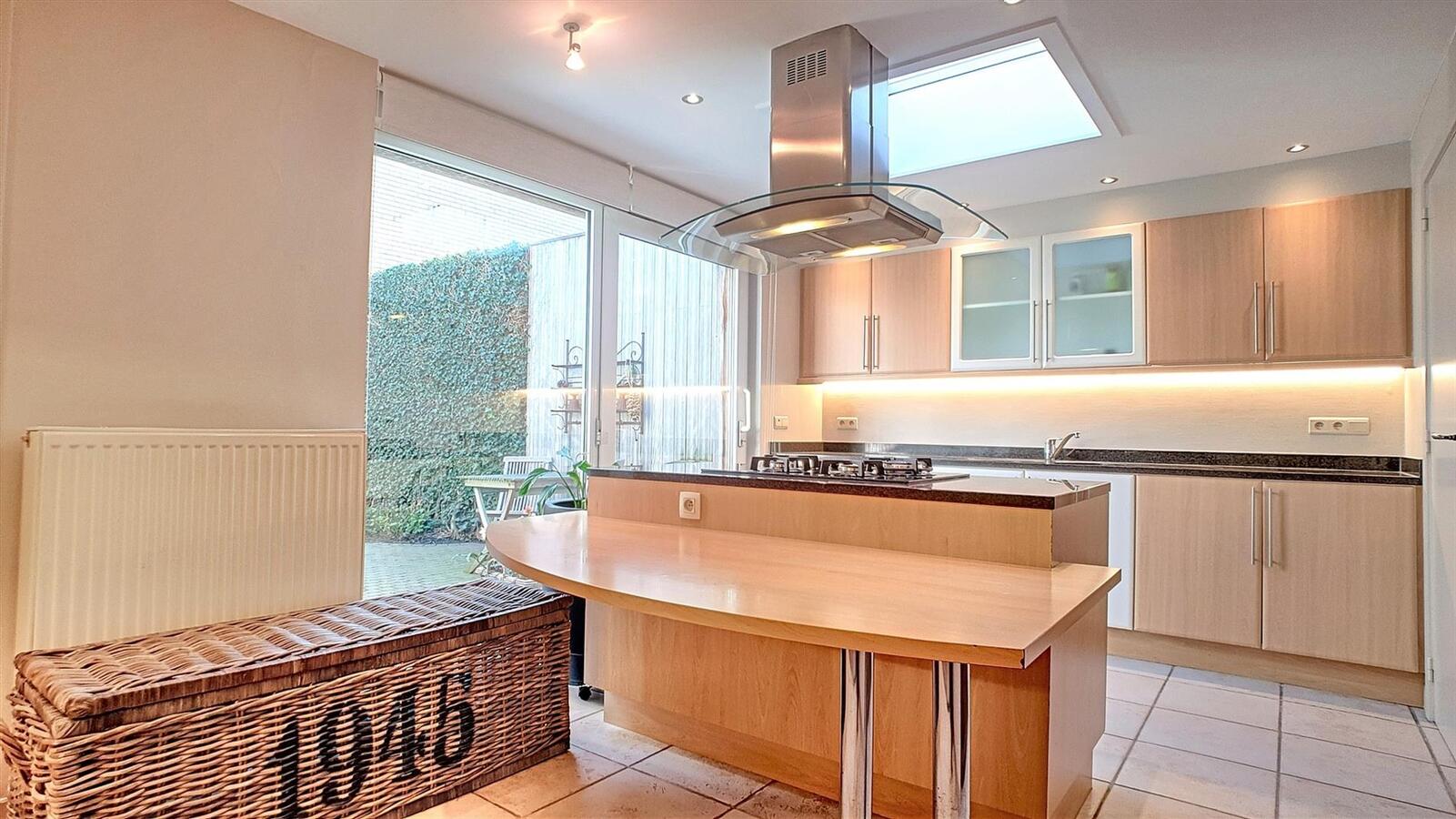 Heerlijk, mooi afgewerkt gelijkvloersappartement met terras EN autostandplaats - Heist 