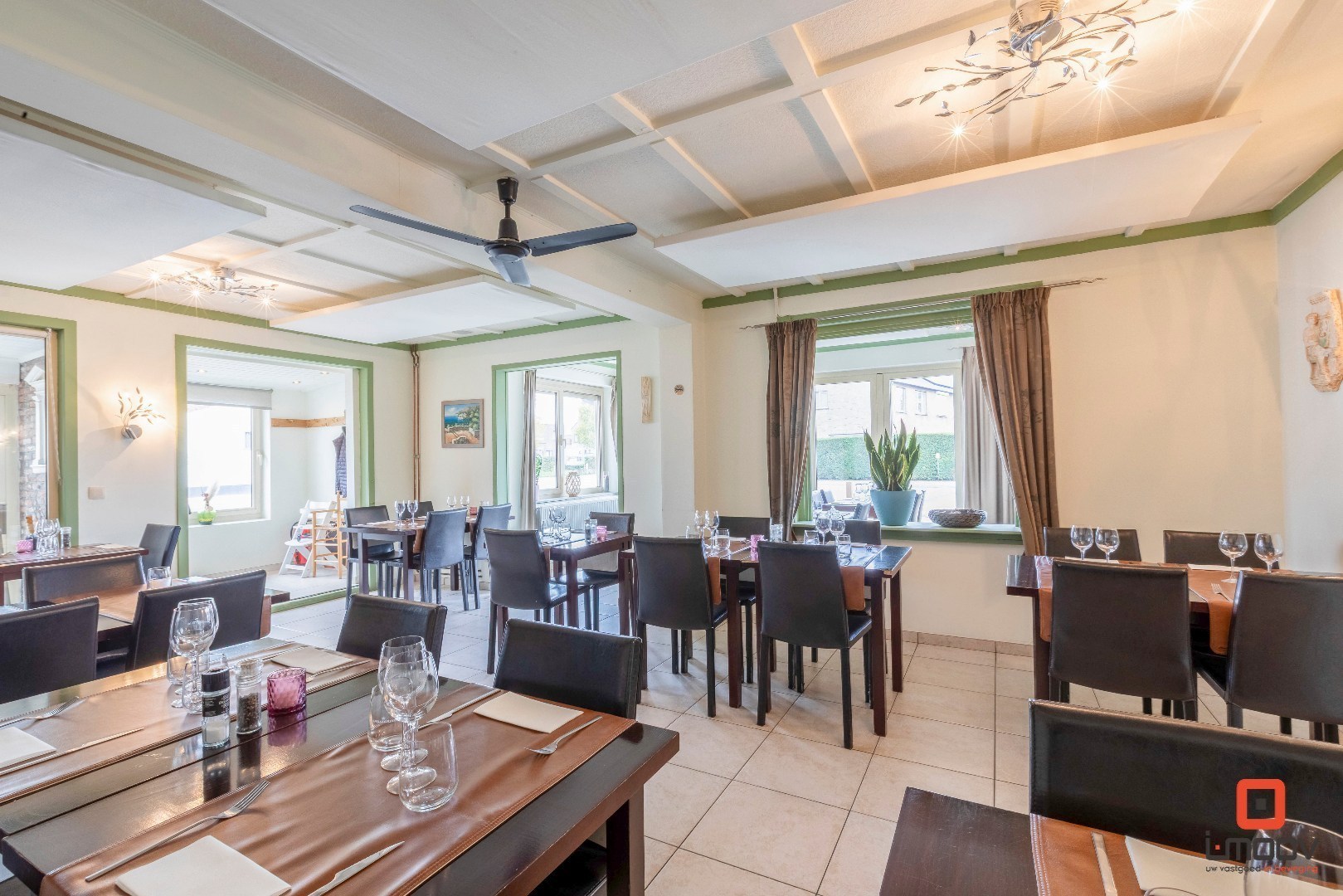 Te koop- Gebruiksklaar restaurant met terras en appartement in hartje Hijfte (Lochristi) 