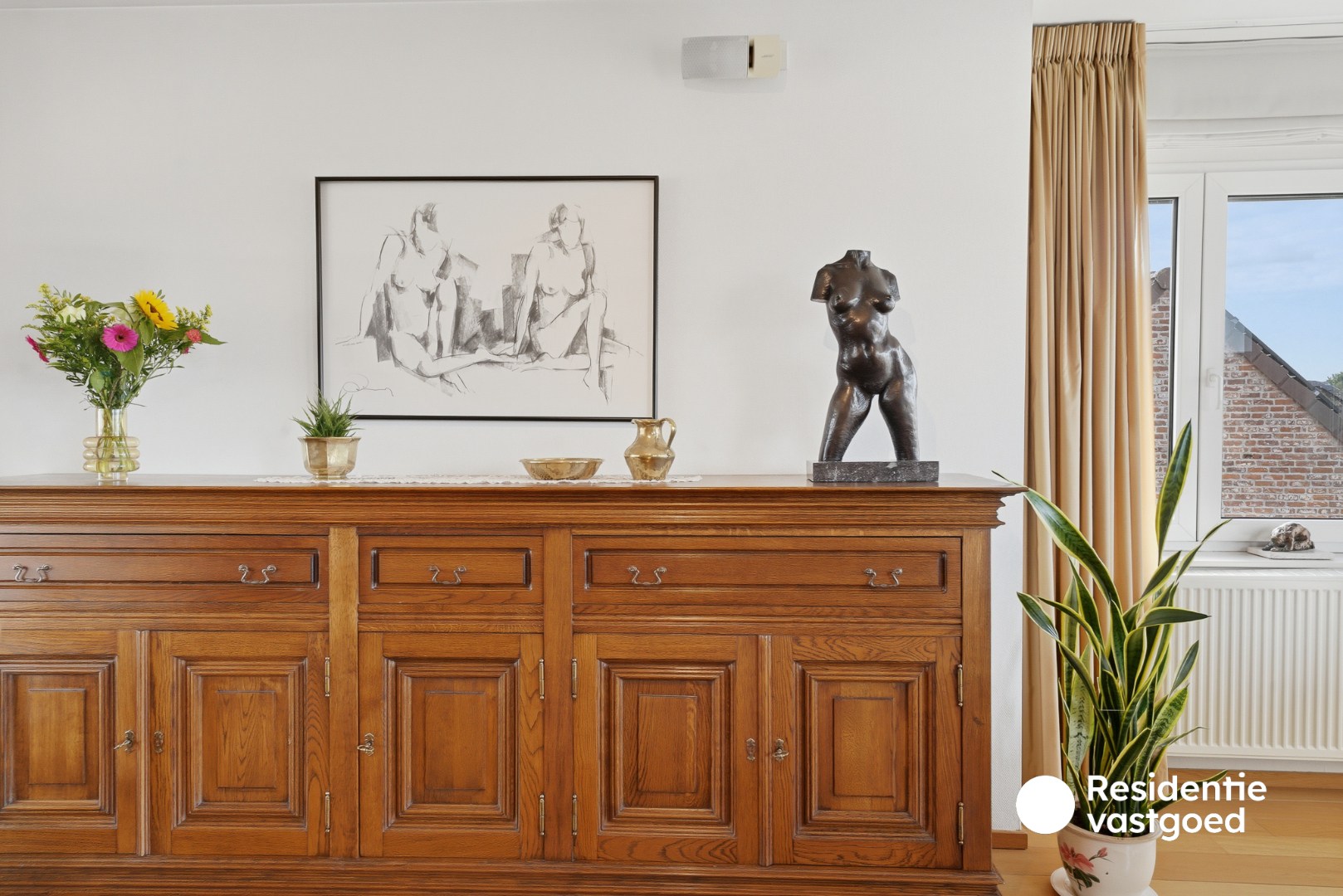 Ruim en lichtrijk duplexappartement met garage en twee terrassen in centrum Eernegem 
