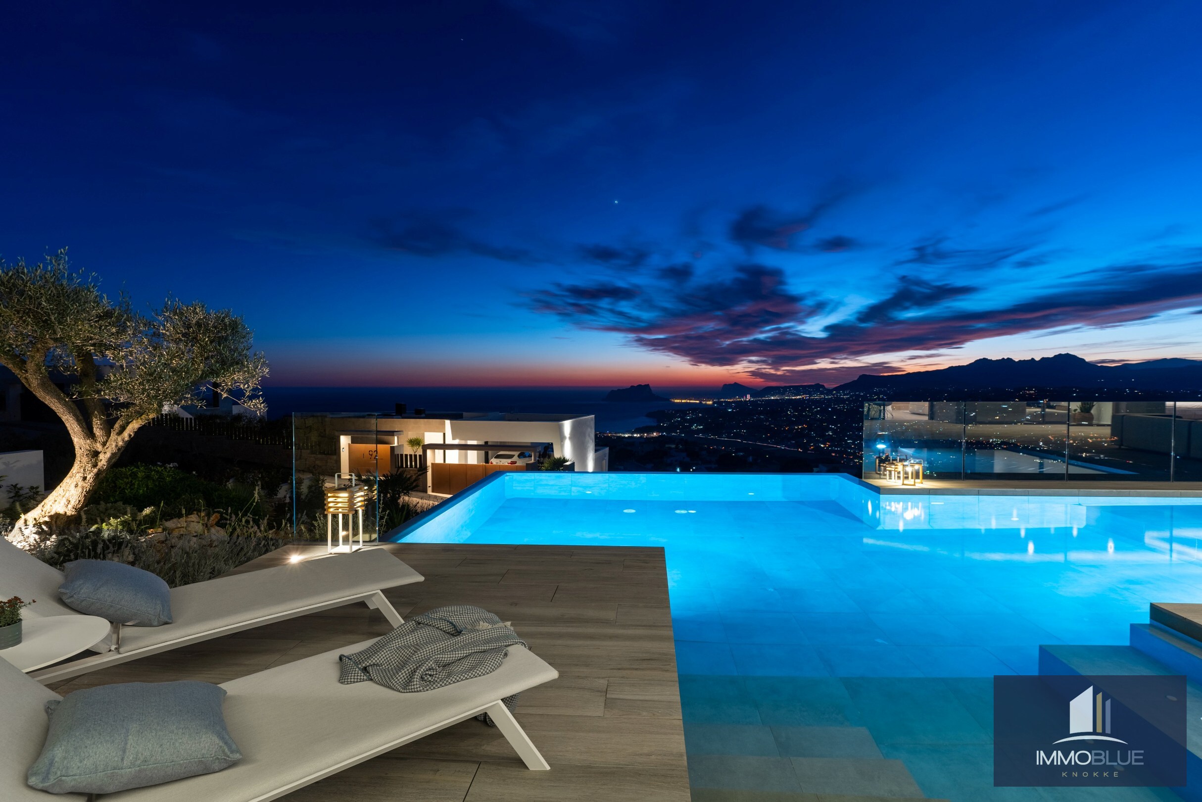 Moderne luxe met spectaculair zeezicht in Cumbre del Sol. 