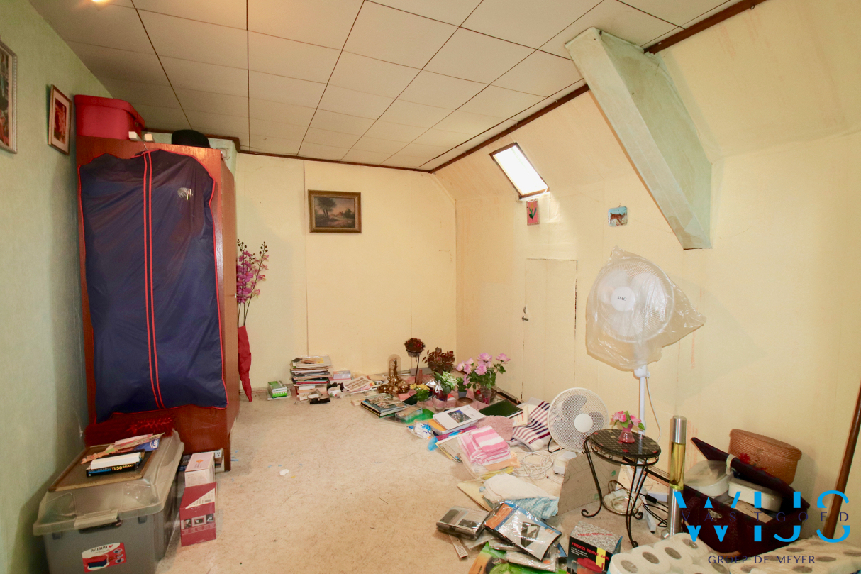 Te renoveren woonhuis op een zeer rustige ligging te Zelzate ! 