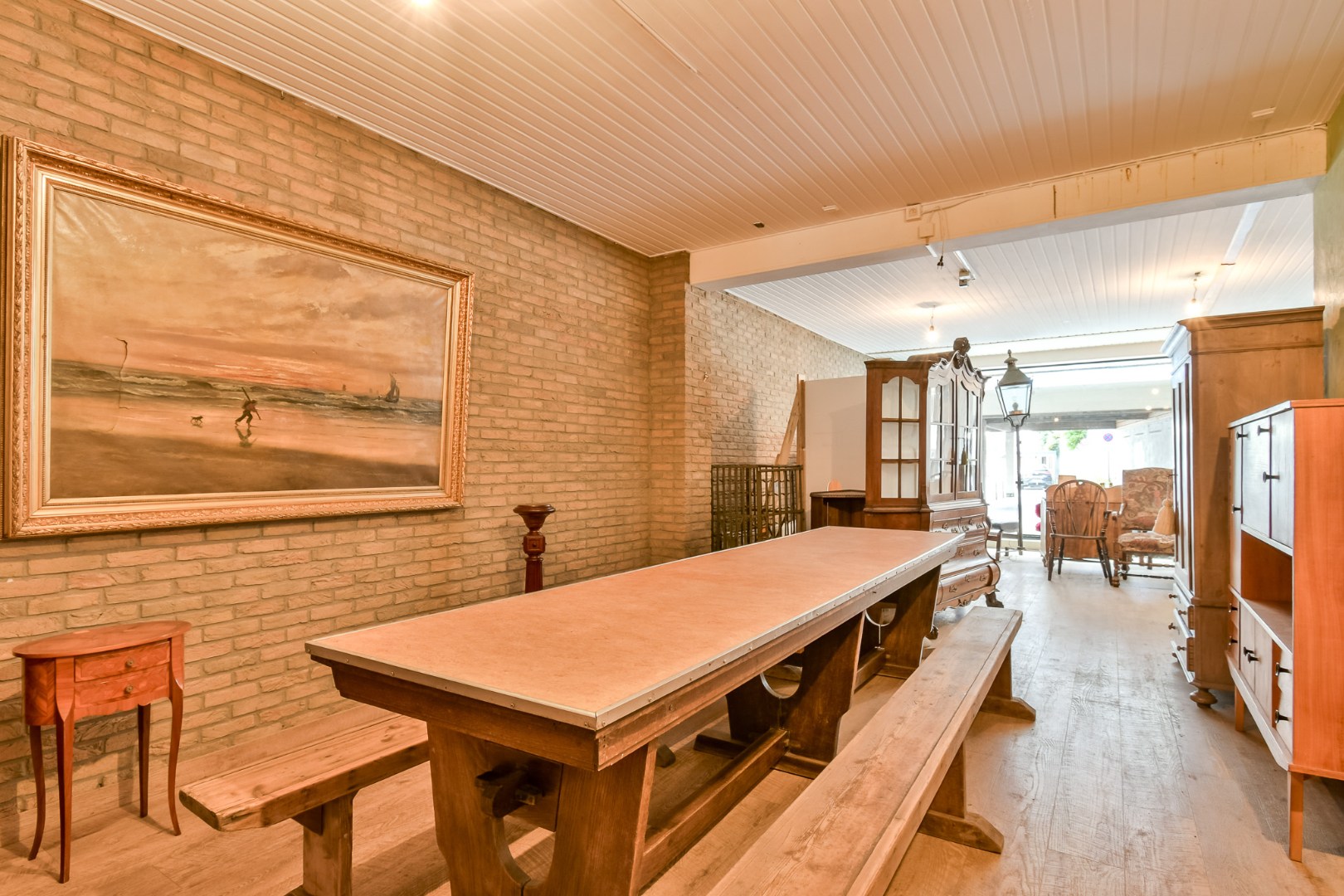 Commerciële ruimte aan de markt in Torhout! 