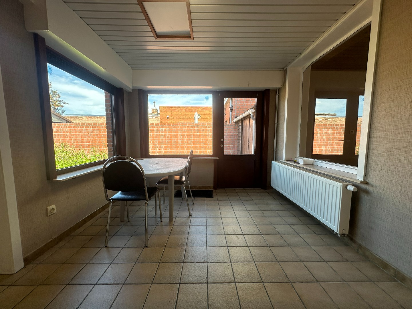 Instapklare woning met 2 slpk, garage en tuin, Aartrijke. 