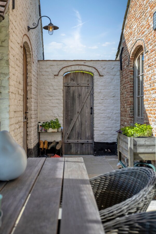 Uitzonderlijk gelegen landelijke villa in Anzegem | 2300m2 | vergezichten 
