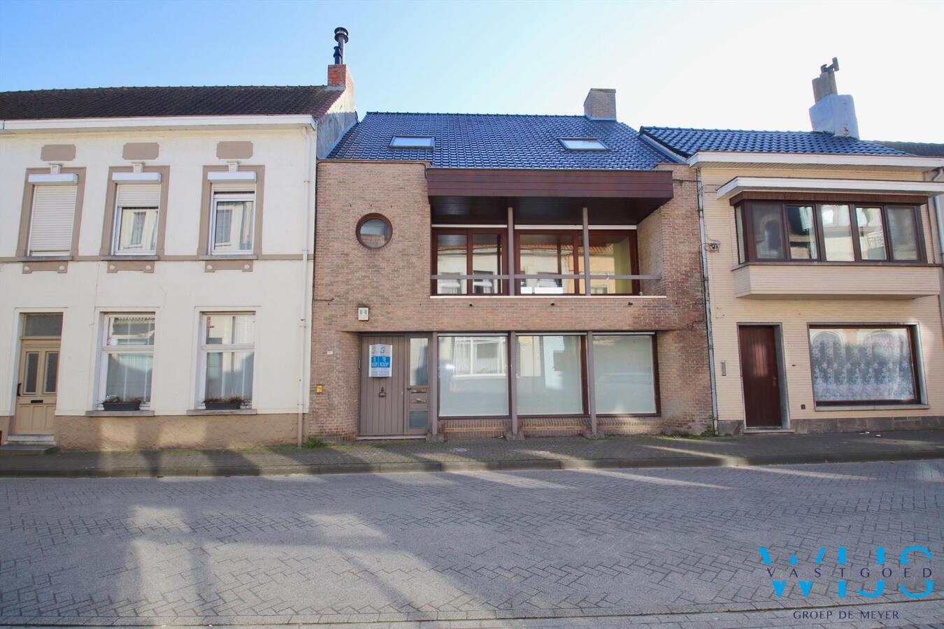 Woning met 2 entiteiten (MOGELIJKHEDEN) en garage in centrum ASSENEDE! 