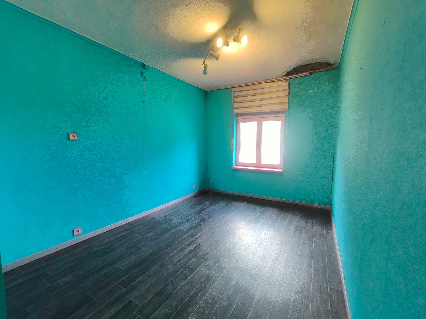 Op te frissen woning met tuin en berging op centrale ligging 