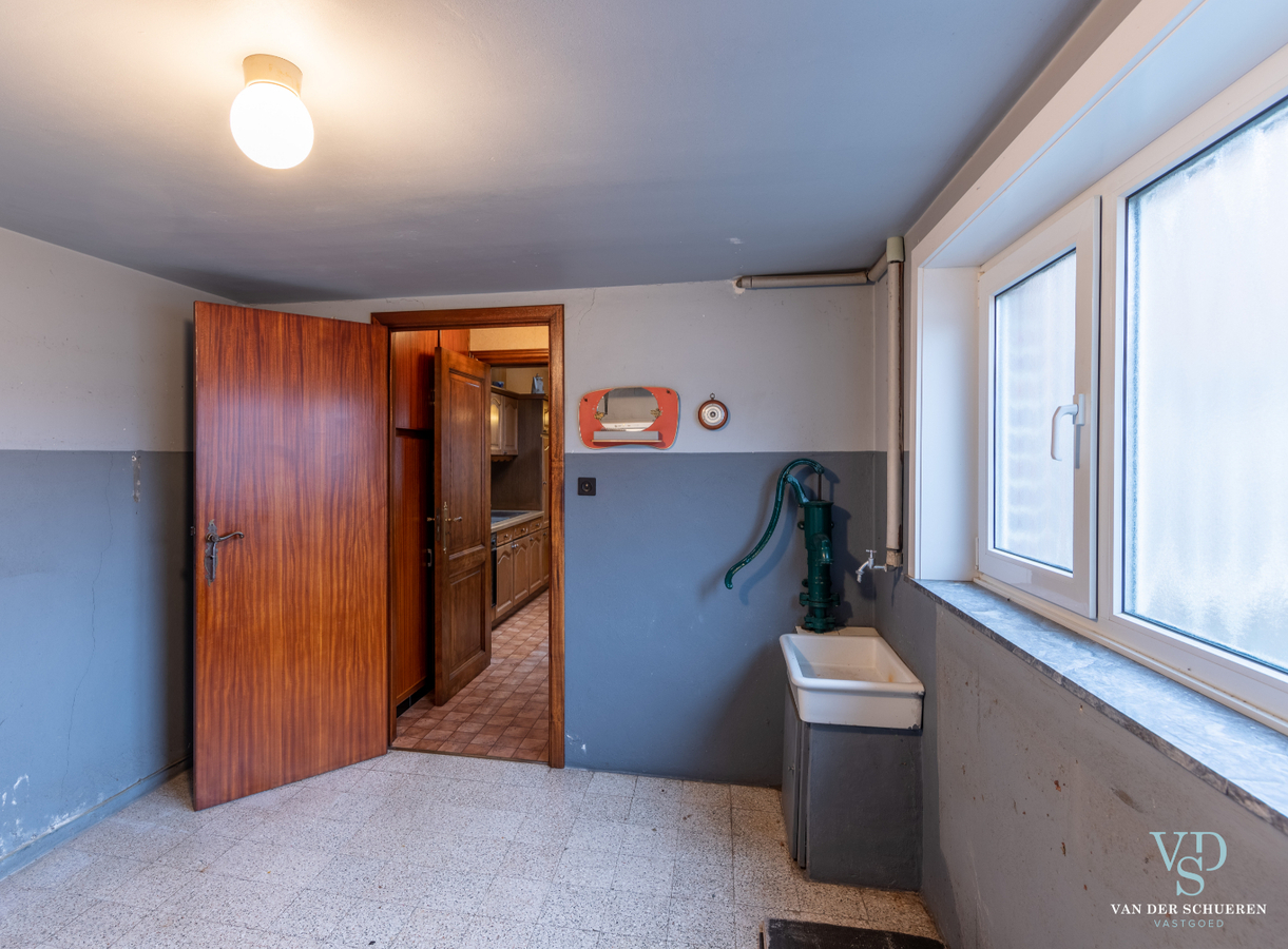 Degelijke, op te frissen Half Open Bebouwing. 