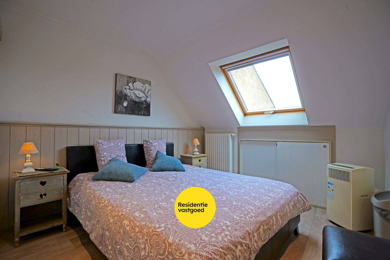 Instapklare halfopen bebouwing (2009) te Ramskapelle op 244 m². 