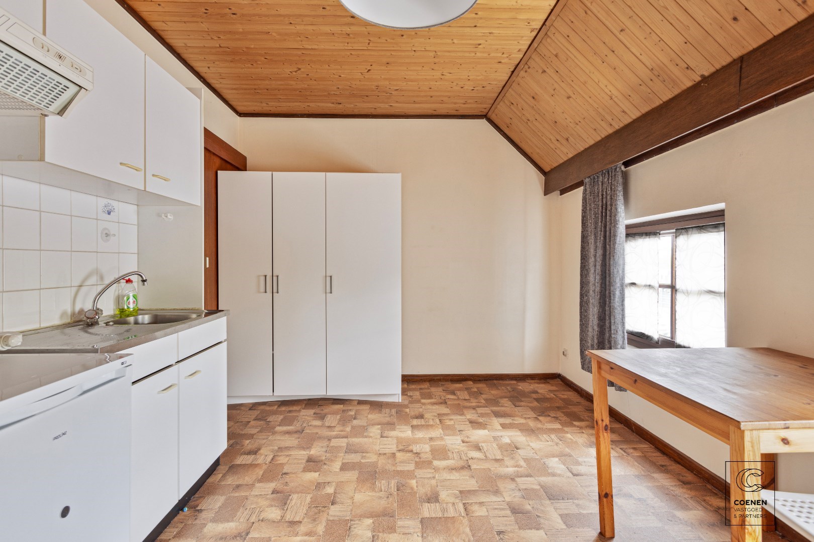 OPBRENGSTEIGENDOM bestaande uit twee appartementen en twee studio's op een perceel van 568 m2 gelegen op een uitstekende locatie te Hoboken 