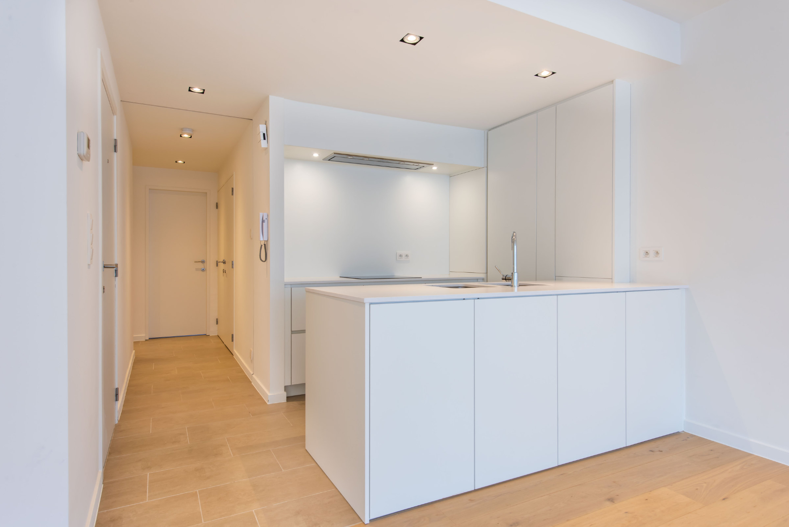 PRACHTIG GERENOVEERD APP. GELEGEN LEOPOLD II LAAN - TOPLIGGING 