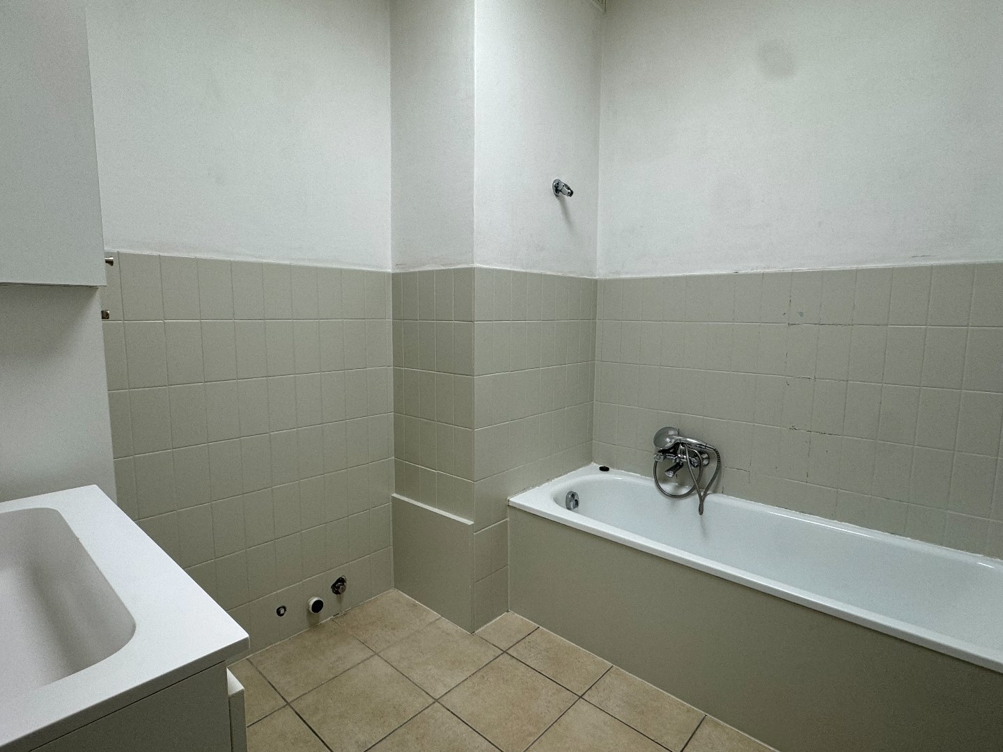 Ruim appartement (150 m²) op de eerste verdieping. 