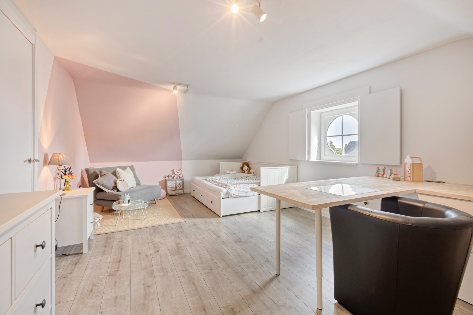 Exclusieve en energiezuinige villa met 5 slpk. in Geel 