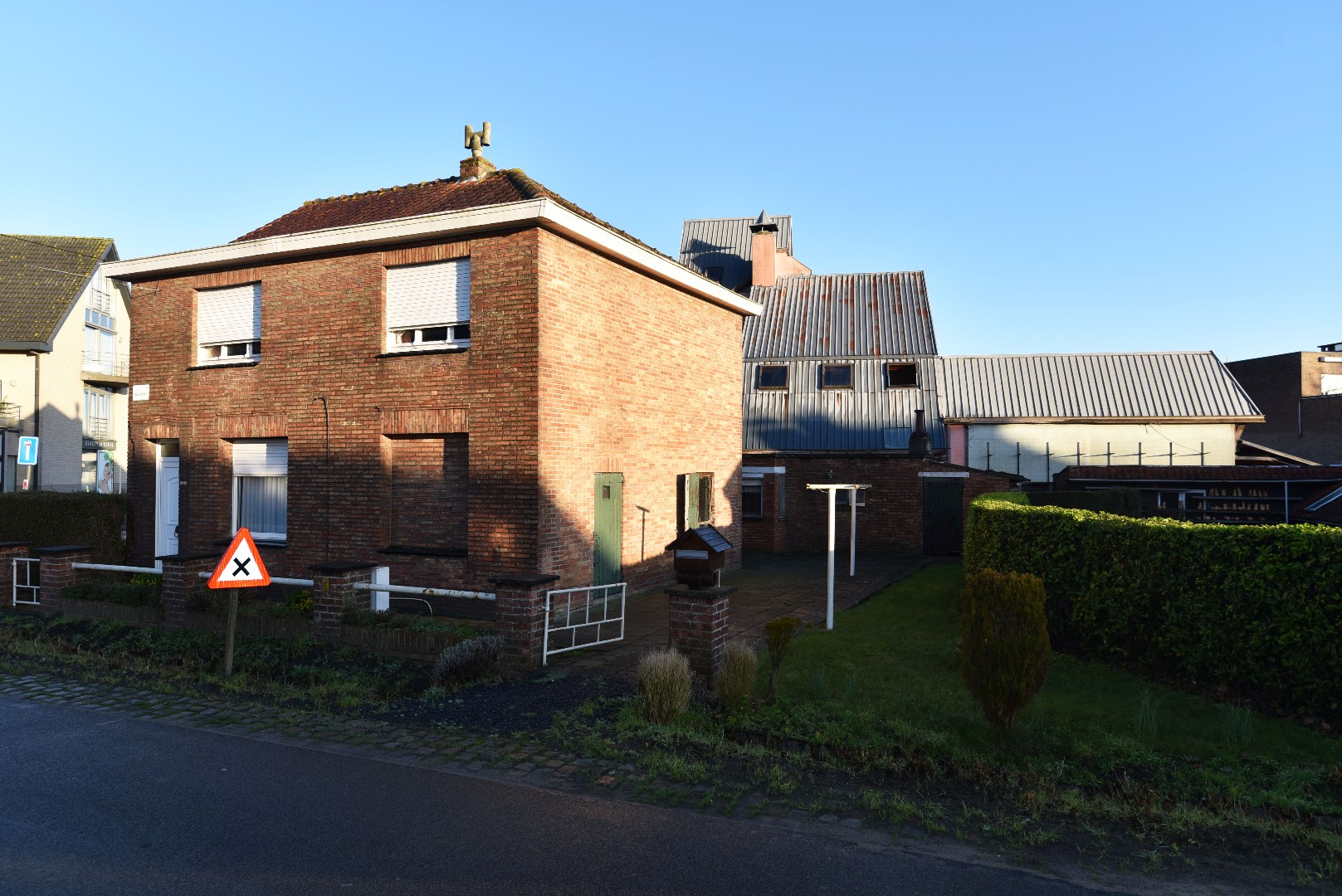 Grondig te renoveren / te slopen woning op 447m² te Maldegem 