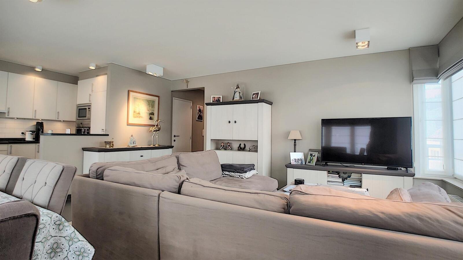 Knap, goed gelegen hoekappartement - Heist 