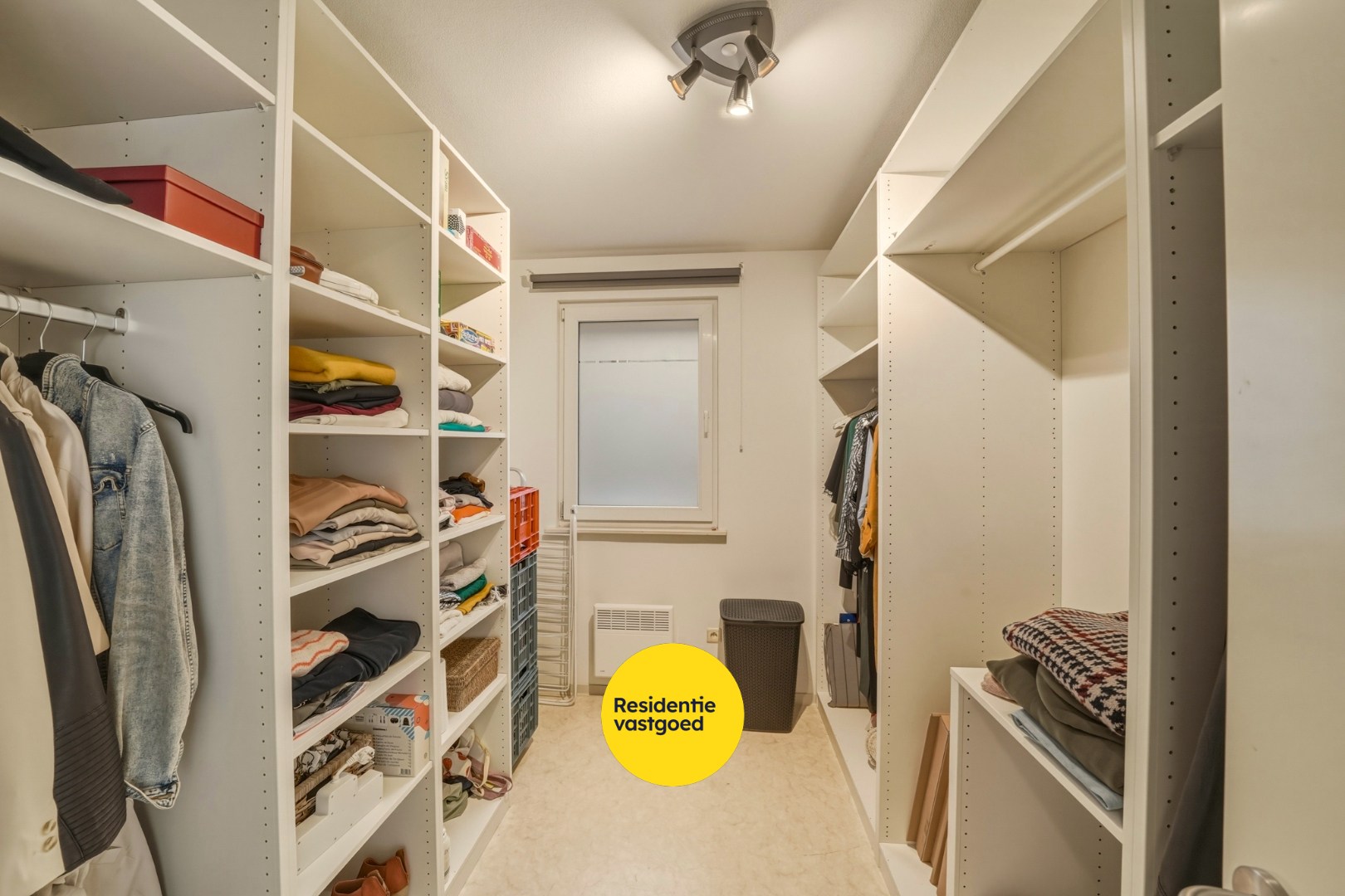 Instapklaar 3- slaapkamerappartement op toplocatie aan het strand! 