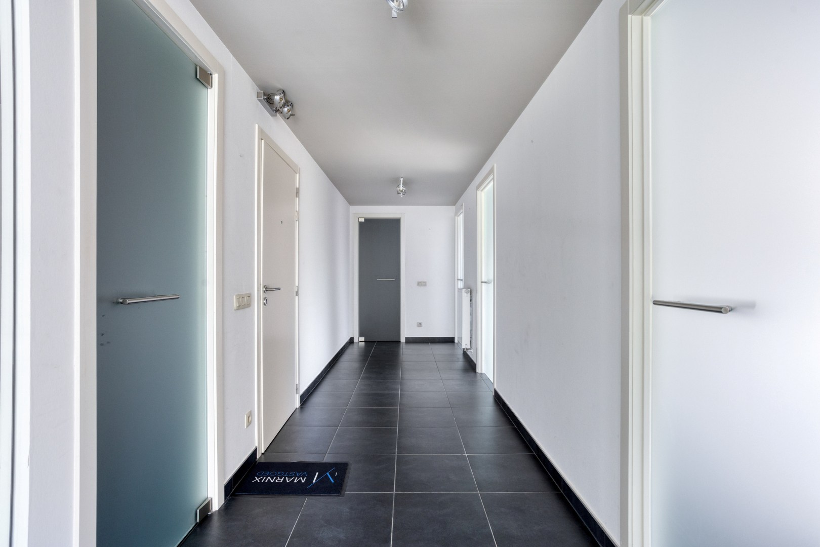 Instapklaar gelijkvloers appartement met groot terras, tuin en garagebox in Kumtich - EPC 104 KWH/m² 