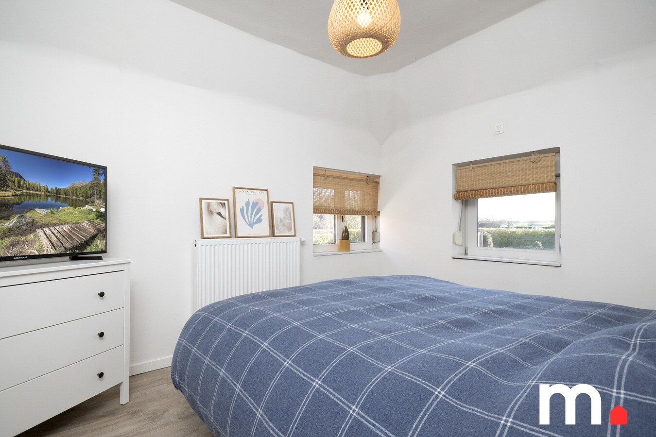 Top gerenoveerde halfopen woonst met ruime tuin te Waregem ! 