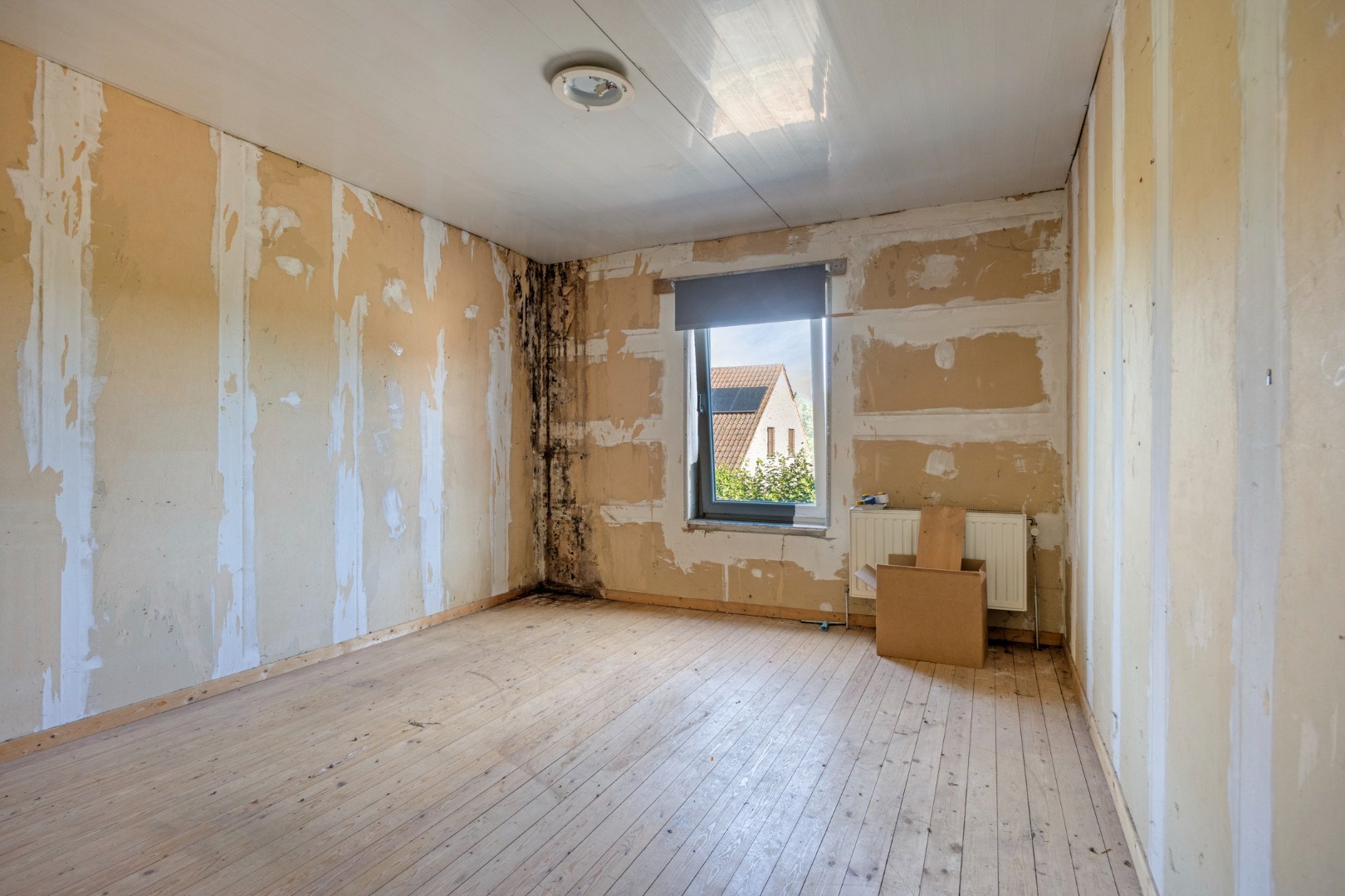 Halfopen bebouwing met 5 ruime slaapkamers, 2 badkamers, garage en tuin in Holsbeek – bewoonbare oppervlakte 214m² 