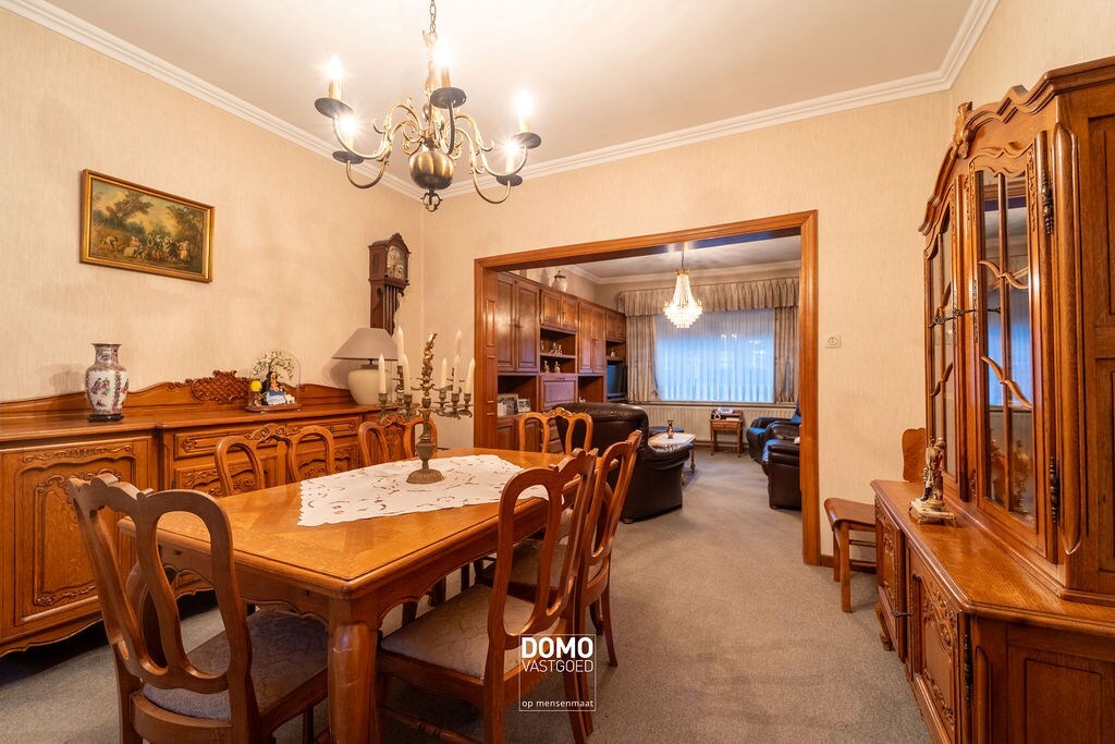 Halfopen bebouwing met grote tuin en 3 slaapkamers 