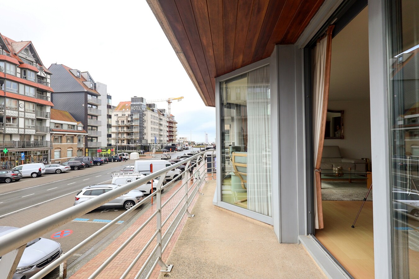 Zonnig en instapklaar 2-slaapkamerappartement op topligging in hartje Nieuwpoort-Bad 