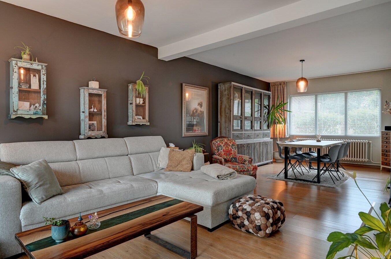 Totaal gerenvoveerde, charmante, halfopen woning met tuin, terras en garage in Kuringen (Hasselt ) 