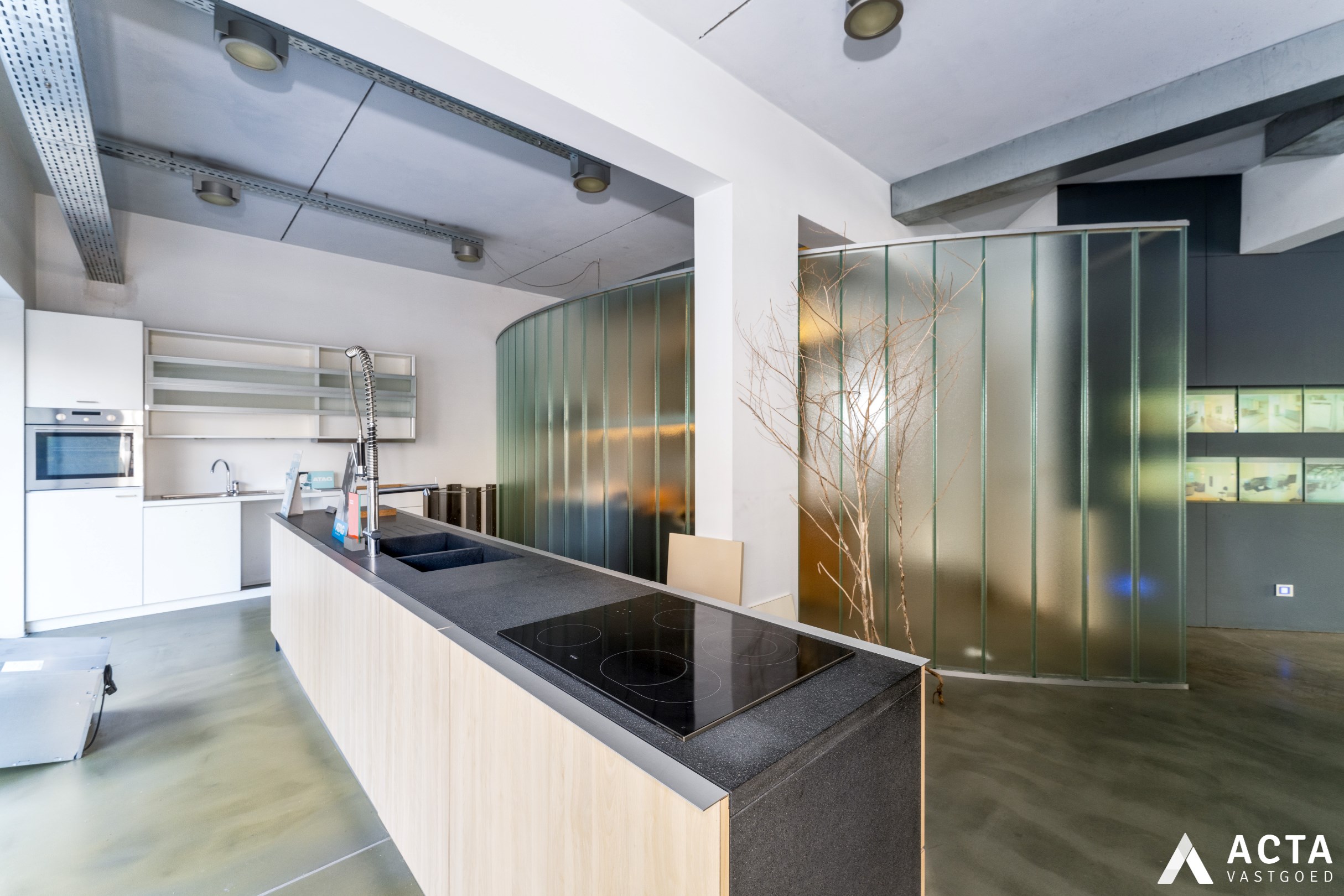 Uitstekend gelegen handelspand met uitzonderlijke visibiliteit 