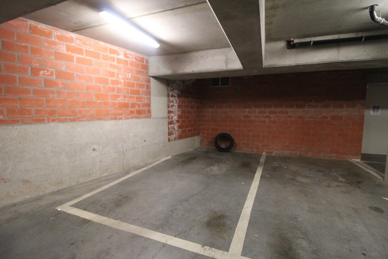 Appartement met twee slaapkamers en autostaanplaats in centrum Roeselare 