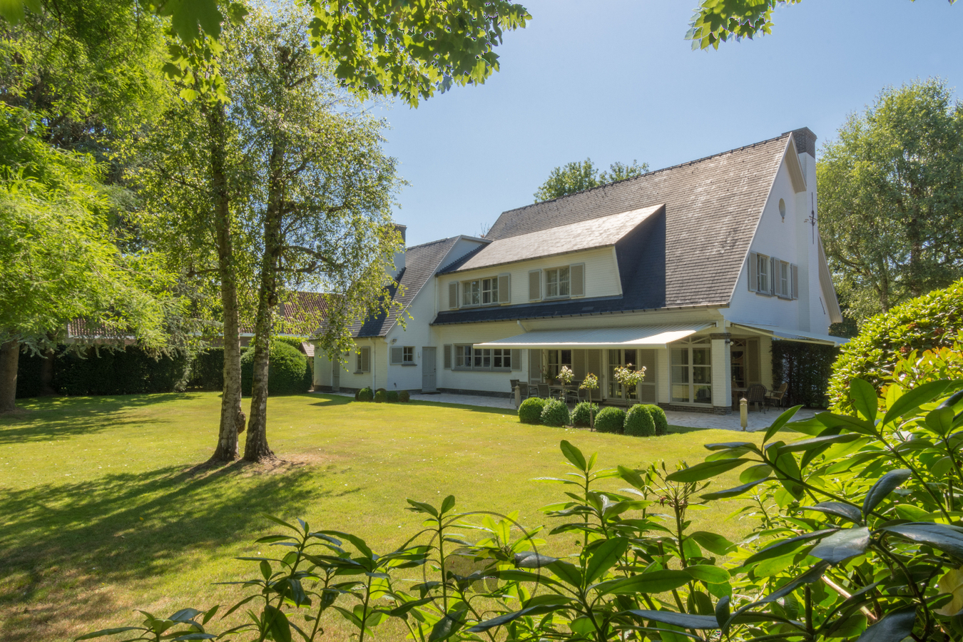Prachtige klassieke villa in de residentiële woonwijk 'Bommels' 