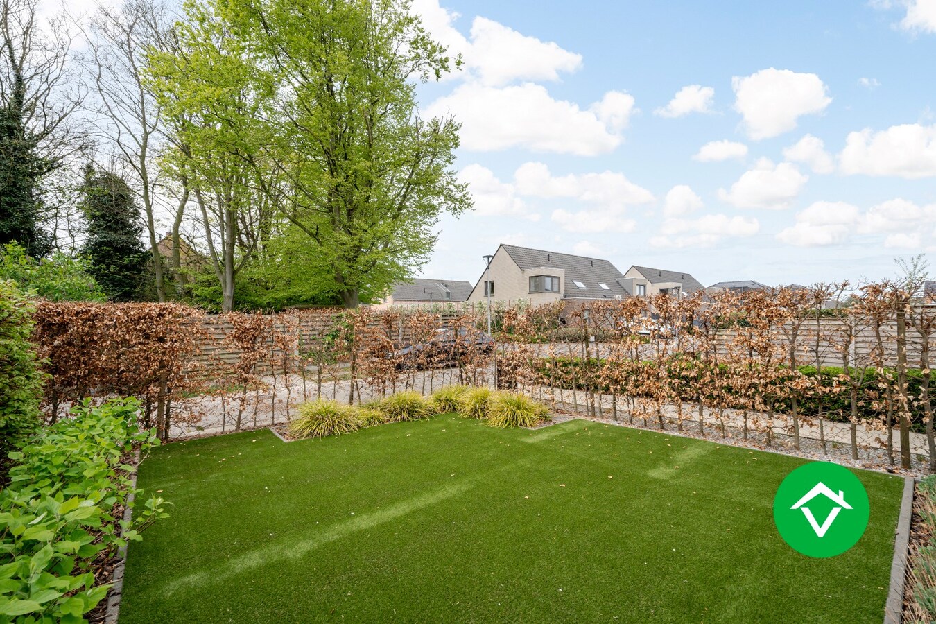 Zeer stijlvolle en instapklare villa te koop in het centrum van Koekelare. 