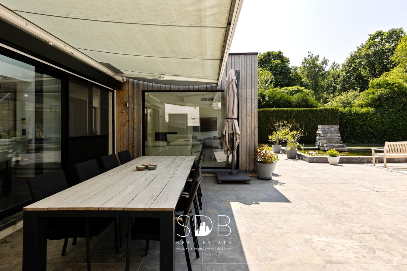 Prachtige hedendaagse villa met gezinstuin en zwembad op 1.387m² 