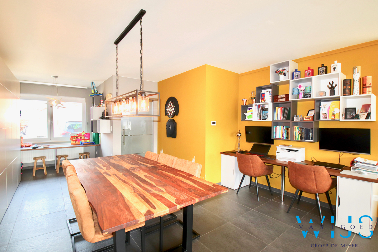 INSTAPKLAAR woonhuis met ZUIDgerichte tuin te Boekhoute ! 