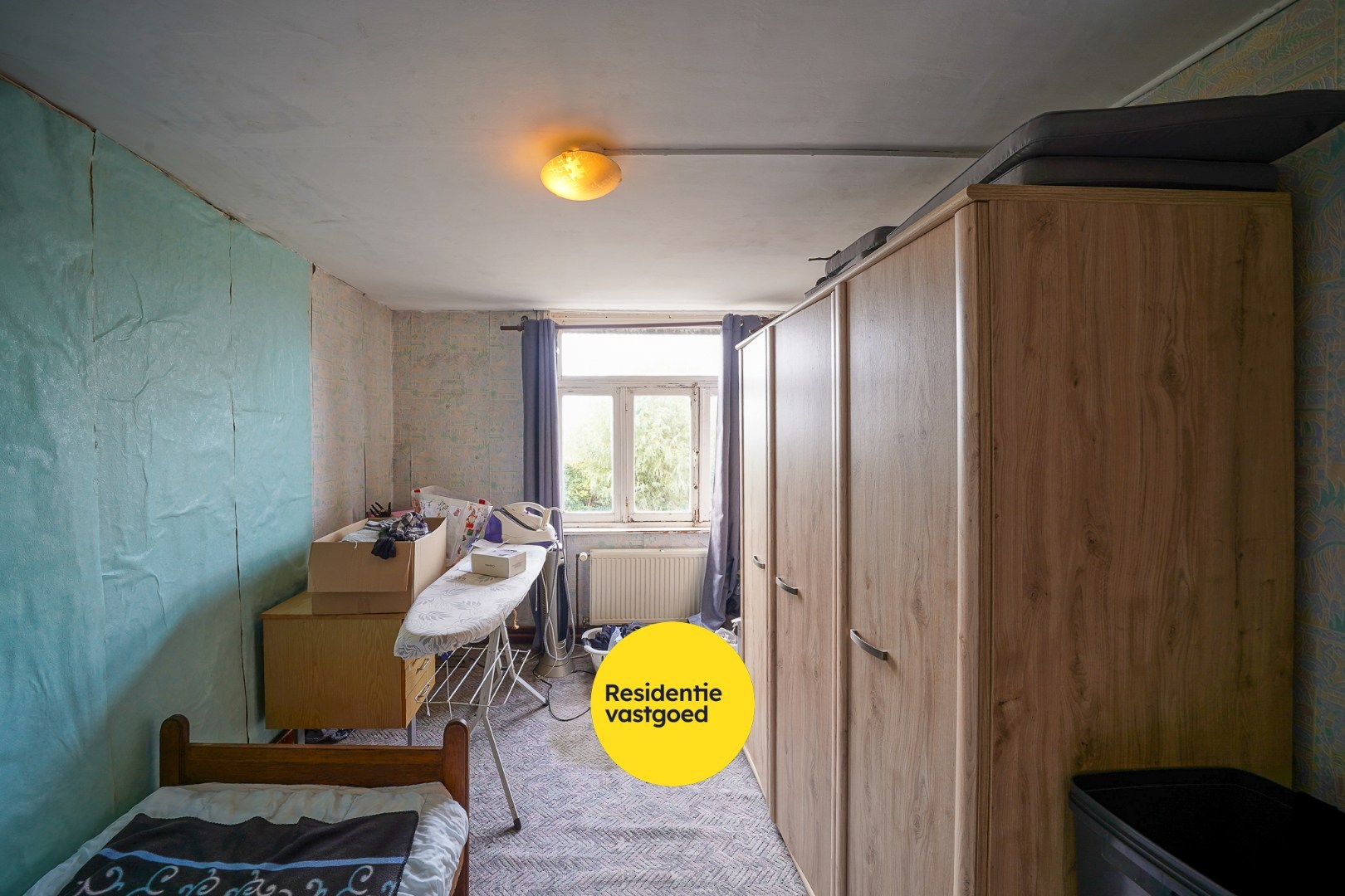 Te renoveren woning met dubbele garage in Bredene – ideaal renovatieproject 