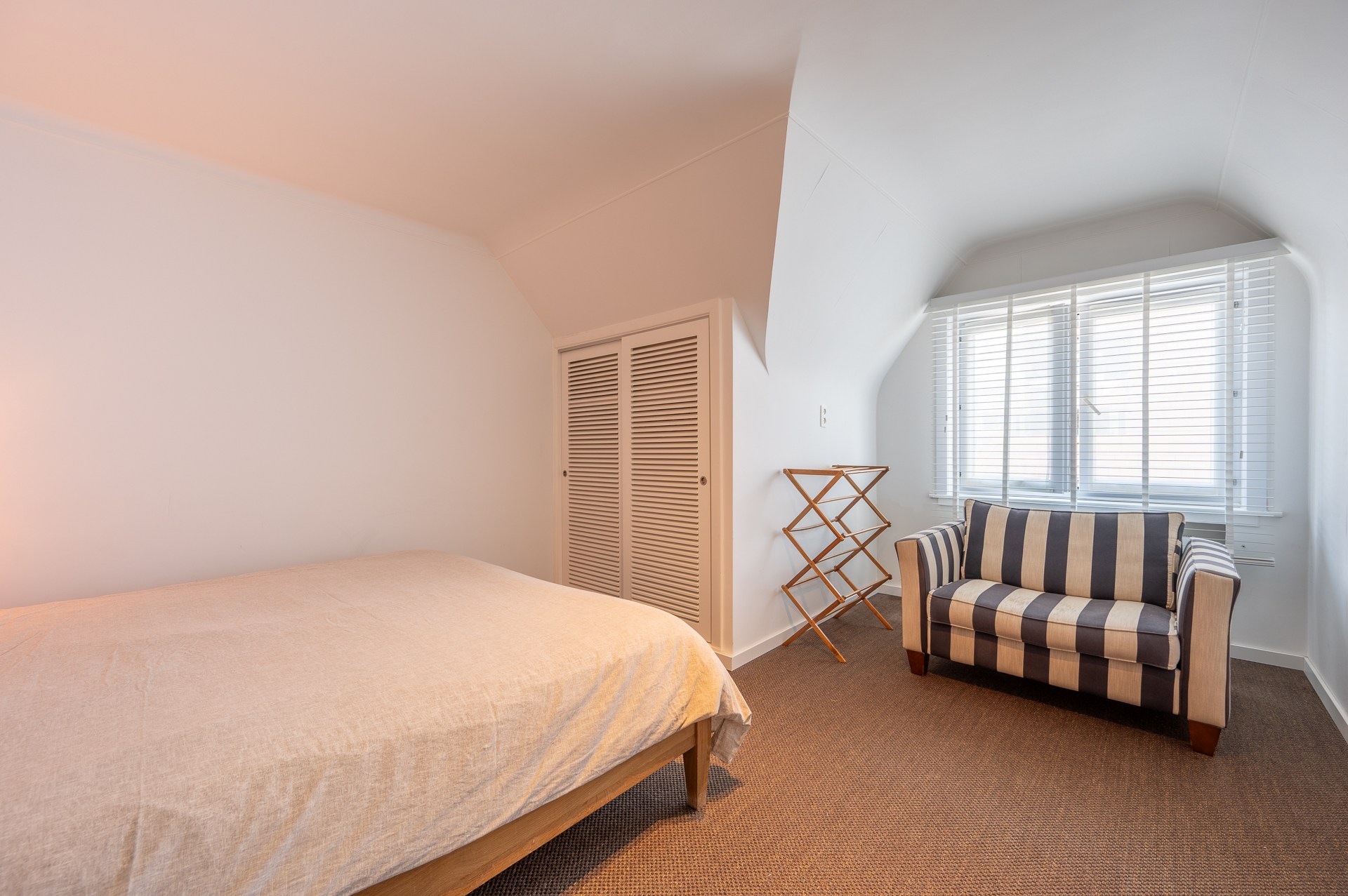 Appartement lumineux d'angle avec terrasse situé à distance de marche de la digue du Rubensplein. 
