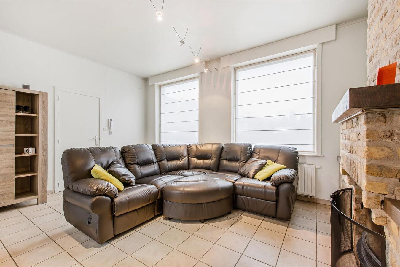 Ruime halfopen  woning met zuidgerichte tuin en garage 