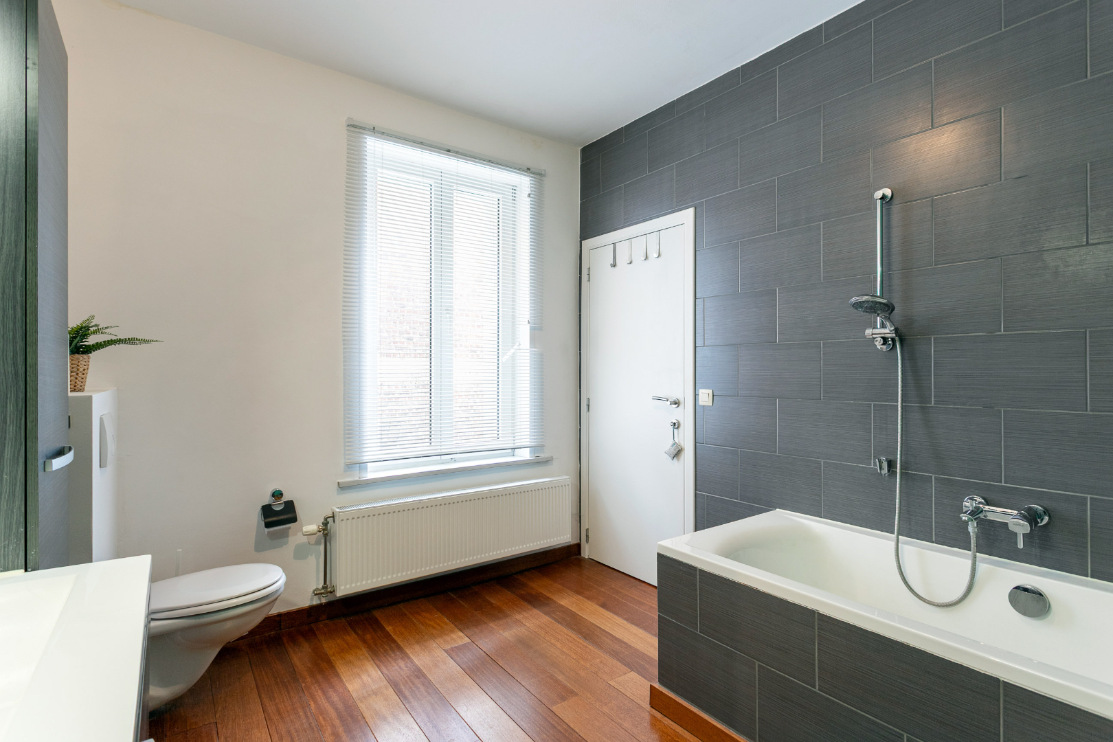 Instapklare woning (EPC B) met 3 slpk, 2 badk en terras te Halle (nabij station) 